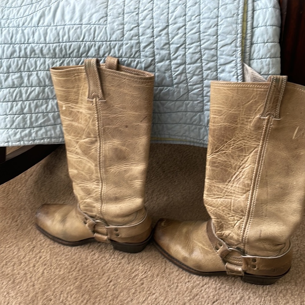 Frye Harness 12R mid boot, gently worn, great quality boot